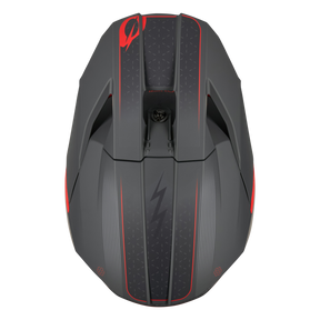 Draufsicht auf den O'NEAL 3SRS Helm E-STROKE: mattschwarz mit roten Akzenten, zentralem Blitzdesign, stilisiertem "Q"-Symbol, aerodynamischen Rillen und geometrischen Mustern von O'NEAL.