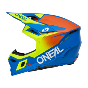 Der O'NEAL 3SRS Helm Kinder SOLID von O'NEAL hat eine blaue Basis mit neongelben und orangefarbenen Akzenten sowie ein spitzes Visier, hier in der Seitenansicht.