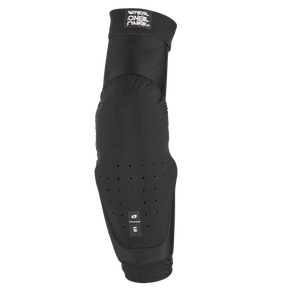 Ein einzelner schwarzer O'NEAL DIRT 2.0 Ellbogenschützer Kinder Mountainbike Ellbogenschützer, mit einer gepolsterten, perforierten Manschette mit dem Markenlogo an der Oberseite und dem Größenetikett "E" auf der Vorderseite.