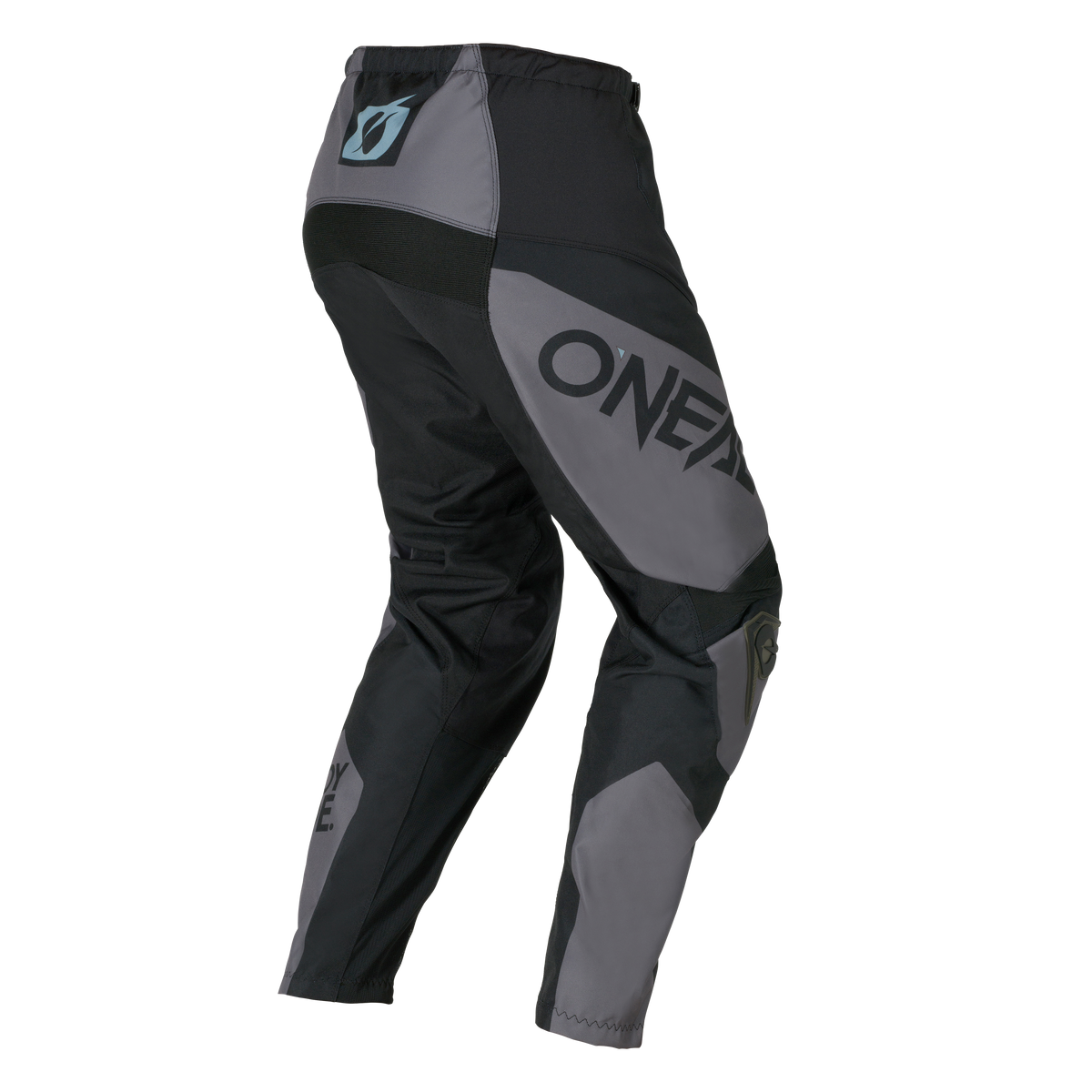 Los pantalones O'NEAL Element Racewear son unos pantalones de motocross grises y negros con la marca O'NEAL en el lateral, una cintura elástica y secciones reforzadas en las rodillas sobre un fondo liso.