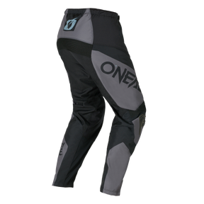 Die O'NEAL ELEMENT Pants RACEWEAR ist eine grau-schwarze Motocross-Hose mit O'NEAL-Branding an der Seite, elastischem Bund und verstärkten Kniepartien auf einfarbigem Hintergrund.