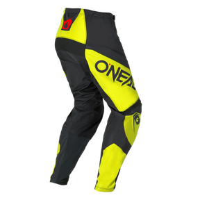 O'NEAL ELEMENT Pants RACEWEAR in Schwarz und Neongelb, mit dem "O'NEAL"-Logo auf dem rechten Bein, das von hinten auf einem unifarbenen Hintergrund zu sehen ist.