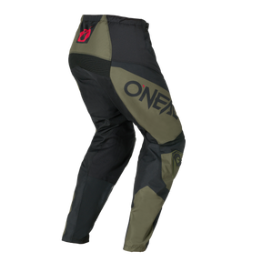 O'NEAL ELEMENT Pants RACEWEAR: schwarz-olivfarbene Motocross-Hose mit "O'NEAL"-Schriftzug an der Seite und roten Logodetails in der Nähe der Taille auf weißem Grund.