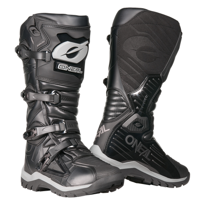 Der O'NEAL RMX Adventure Boot in Schwarz mit grauen und weißen Akzenten verfügt über Schnallen, strukturierte Einsätze und robuste Sohlen zum Schutz - die perfekte Motorsportausrüstung für ernsthafte Fahrer. Abgebildet auf einem weißen Hintergrund.