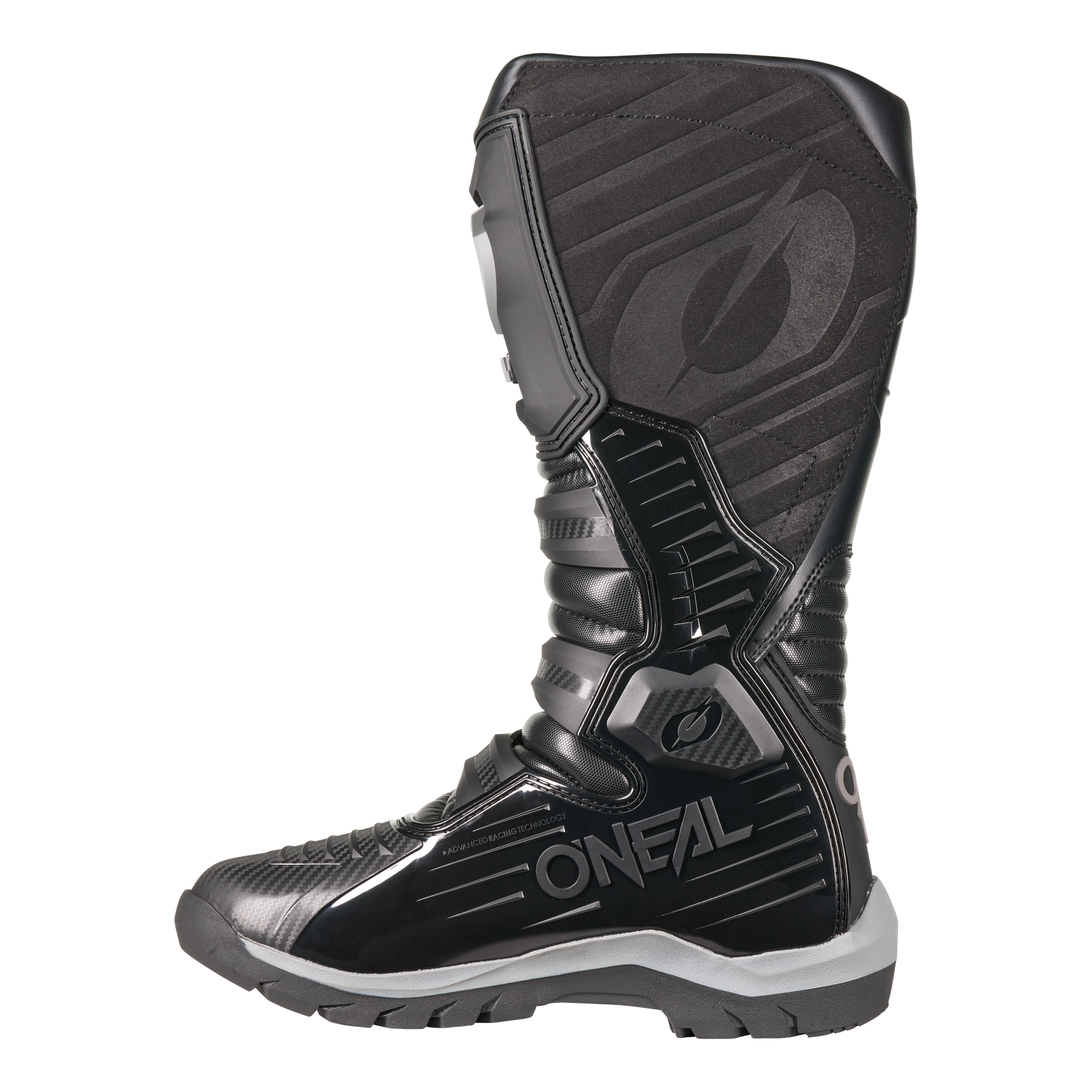 Der O'NEAL RMX Adventure Boot in Schwarz verfügt über eine robuste Sohle, strukturierte Platten, eine schützende Schienbeinplatte und ein auffälliges seitliches Branding - ideal für Motorsportfans.