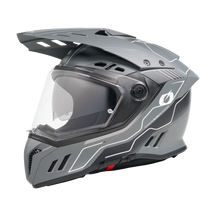 Ein schwarz/grauer O'NEAL SIERRA RS Helm ECHO Vollvisierhelm mit weißen Akzenten, klarem Visier, aerodynamischen Belüftungsöffnungen und einem Quin Smart Safety Sensor wird von der Seite vor weißem Hintergrund gezeigt.