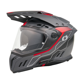 Der O'NEAL SIERRA RS Helm ECHO in Schwarz/Rot mit klarem Visier, eckigen Belüftungsöffnungen, Sonnenschirm und Quin Smart Safety Sensor ist im Profil auf weißem Hintergrund abgebildet.