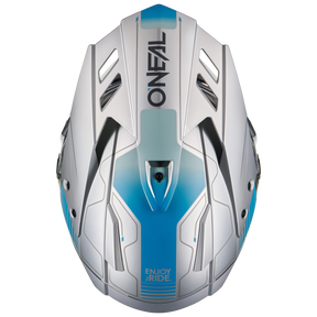Draufsicht auf einen weiß-blauen O'NEAL SIERRA RS Helm ECHO Motorradhelm mit eckigen Lüftungsschlitzen und dem Schriftzug "ONEAL" sowie "ENJOY 2 RIDE." auf schwarzem Hintergrund.