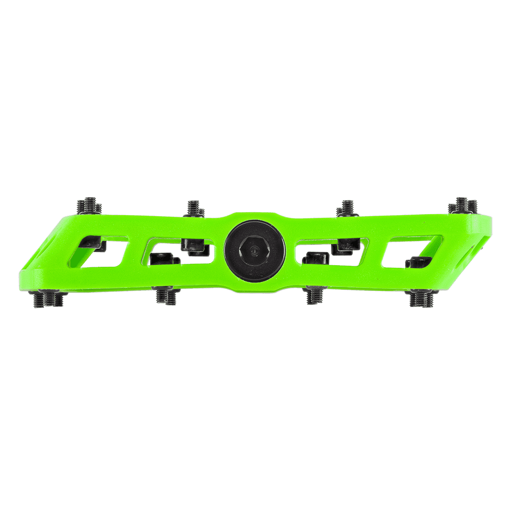 Das AZONIC BLAZE Pedal von AZONIC ist ein leuchtend grünes, flaches, rechteckiges Pedal mit Ausschnitten, einer schwarzen Mittelspindel und mehreren Metallgriffstiften, von der Seite gesehen.