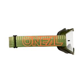 Die O'NEAL B-10 Goggle STRIPED hat ein grünes Band mit orangefarbenem Logo und vertikalen Streifen, gepaart mit einem olivgrünen Rahmen und klaren Gläsern (von der Seite gesehen).