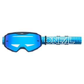 Die O'NEAL B-10 Goggle STRIPED hat einen schwarz-blauen Rahmen, ein verstellbares blaues Band mit weißem O'NEAL-Logo und ein blau getöntes, reflektierendes Glas - perfekt für Motocross-Fahrer.