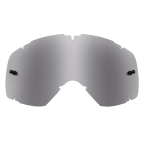 Die O'NEAL B-30 Youth Goggle - Spare Lens verfügt über ein reflektierendes, gebogenes Einlinsendesign, das sich perfekt für Sport oder Outdoor-Aktivitäten eignet. Sie ist mit kleinen schwarzen Befestigungspunkten auf beiden Seiten der Linse befestigt und sorgt so für einen festen Sitz. Das Visier verfügt über ein schlankes, aerodynamisches Design mit gekerbten Kanten für zusätzliche Sicherheit.