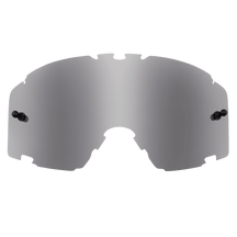 Die O'NEAL B-30 Goggle - Spare Lens der Marke O'NEAL ist eine Ersatzlinse für Ski- oder Snowboardbrillen, die über eine reflektierende Oberfläche, ein randloses Design und beidseitige Befestigungspunkte zur einfachen Befestigung am Brillenrahmen verfügt. Die Linse ist leicht gebogen, um sich perfekt an die Form der Brille anzupassen.