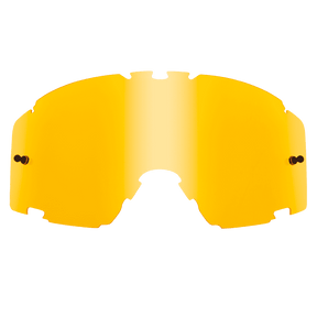 Die O'NEAL B-30 Goggle - Spare Lens von O'NEAL ist eine einzelne gelb getönte, halbtransparente Ersatzlinse mit gebogener Form, die für Schutzbrillen entwickelt wurde. Diese Linse verfügt über kleine Kerben und Löcher an den Rändern zur einfachen Befestigung und Belüftung.