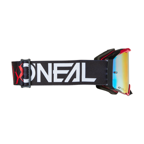 Die O'NEAL B-33 Goggle HEXA verfügt über ein regenbogenfarbenes, gespiegeltes Glas und ein schwarzes, verstellbares Band mit dem markanten, weißen O'NEAL-Logo, das von der Seite zu sehen ist.
