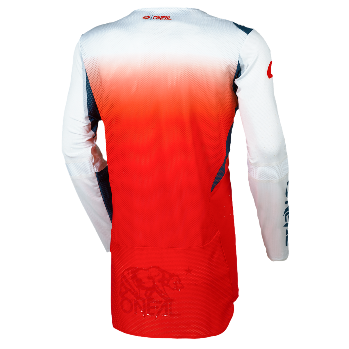 Das O'NEAL PRODIGY Jersey FIVE FIVE FADE von O'NEAL Europe ist ein rot-weißes Motocross-Trikot mit Farbverlauf und blauen Akzenten, Markenlogos auf den Ärmeln und dem Rücken, hergestellt aus leichtem, atmungsaktivem Material für Komfort und Leistung.