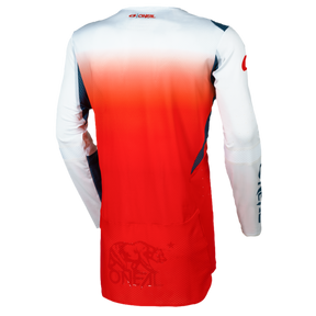 Das O'NEAL PRODIGY Jersey FIVE FIVE FADE von O'NEAL Europe ist ein rot-weißes Motocross-Trikot mit Farbverlauf und blauen Akzenten, Markenlogos auf den Ärmeln und dem Rücken, hergestellt aus leichtem, atmungsaktivem Material für Komfort und Leistung.