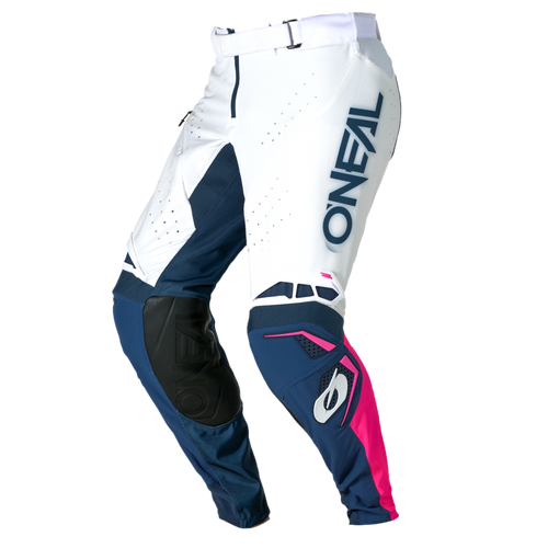 Ein Paar O'NEAL PRODIGY Hose FIVE FIVE FADE Motocross-Hosen in Weiß, Marineblau und Pink mit schwarzen Knieeinsätzen und 
