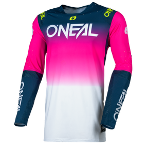 Das O'NEAL PRODIGY Jersey FIVE FIVE FADE von O'NEAL Europe besticht durch sein Langarm-Design mit einem Farbverlauf von Navy über Pink nach Weiß. Es verfügt über markante weiße O'Neal-Logos auf der Vorderseite, den Ärmeln und den Schultern.