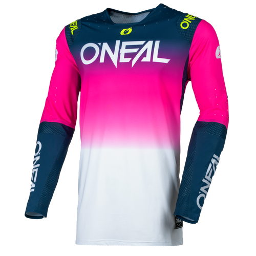 Das O'NEAL PRODIGY Jersey FIVE FIVE FADE von O'NEAL Europe besticht durch sein Langarm-Design mit einem Farbverlauf von Navy über Pink nach Weiß. Es verfügt über markante weiße O'Neal-Logos auf der Vorderseite, den Ärmeln und den Schultern.