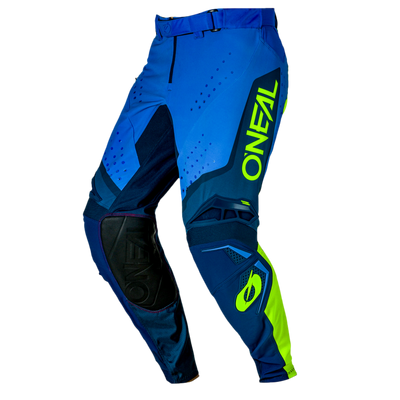 Die O'NEAL PRODIGY Hose FIVE FIVE RACE von O'NEAL Europe besticht durch einen sportlichen Look mit den Farben Blau/Neongelb, „O'Neal“ vertikal an der Seite, dunklen Knieschützern und dynamischen geometrischen Mustern.