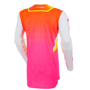 Das O'NEAL PRODIGY FIVE SIX Trikot von O'NEAL Europe ist ein langärmeliges, atmungsaktives Trikot mit Netzrücken, auffälligem orange-rosa Farbverlauf, weißen Ärmeln, gelben Details und optionalem gepolstertem Ellbogenschutz.