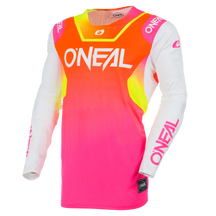 Das O'NEAL Europe PRODIGY FIVE SIX Jersey ist ein langärmeliges Motocross-Trikot in Weiß/Neon, mit dem Logo auf der Brust und dem Ärmel. Hergestellt aus atmungsaktivem Material für ultimativen Komfort.