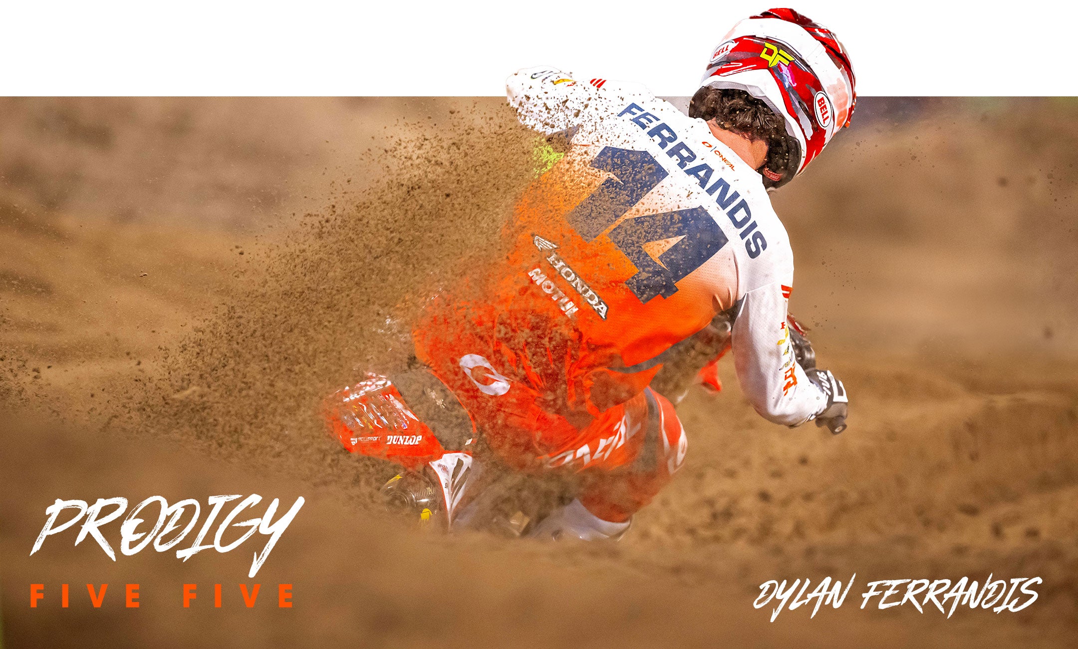 Ein Motocross-Fahrer in orangefarbener Kleidung mit der Nummer 14 und „FERRANDIS“ auf dem Rücken rast durch den Dreck und wirbelt Sand auf. Der Text lautet „PRODIGY FIVE FIVE“ und „DYLAN FERRANDIS“ in stilisierten Schriftarten.